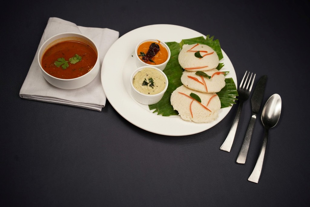 Mini-Idlis-and-Coconut-Chutney